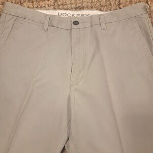 Dockers D3 Signature Khaki Classic Fit Flat Front No Iron Pant Excellent 38x32